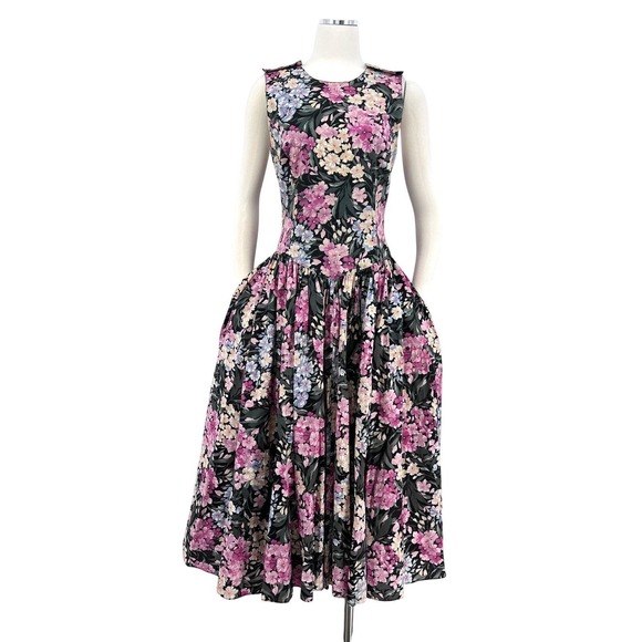 Dresses & Skirts - Vintage 90s Floral Criss Cross Back Midi Dress with Pockets